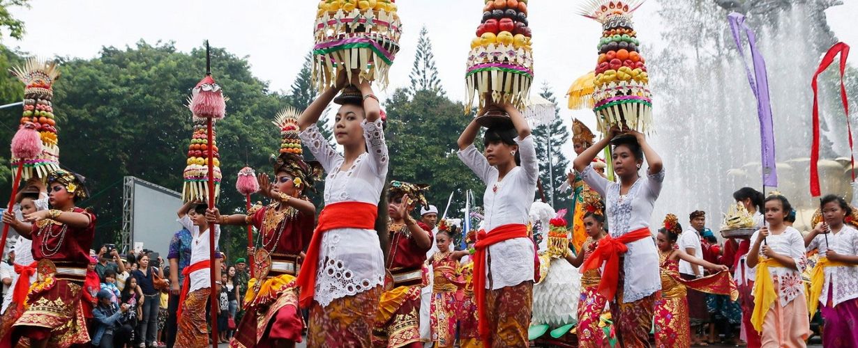 Индонезия, Процессии в Балийский Новый год Ньепи